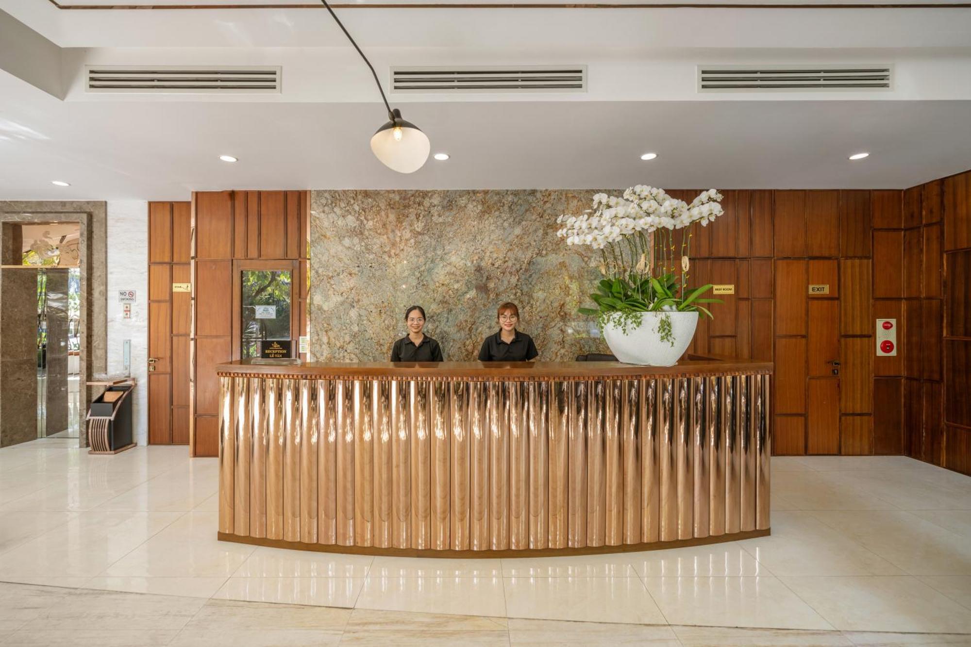 Brilliant Majestic Hotel Da Nang Bagian luar foto